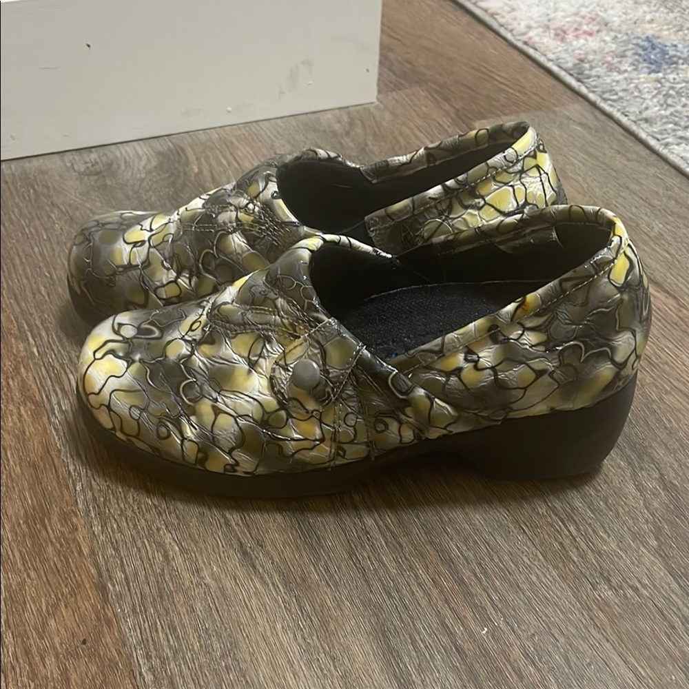 Patterned Clogs with Yellow and Gray Accents